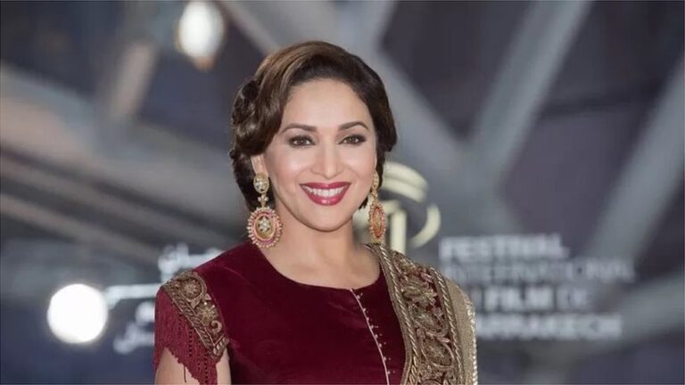 کینیڈا؛ مادھوری ڈکشٹ کے شو میں تاخیر سے پہنچنے پر مداح آپے سے باہر