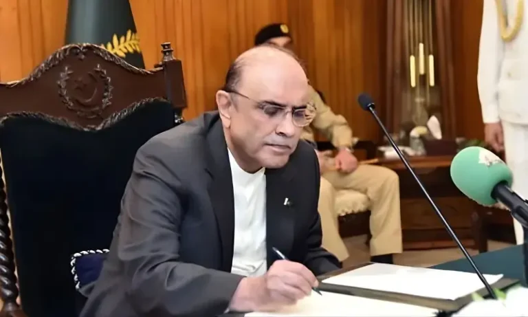 صدر مملکت کے دستخط؛ آرمی، ایئر فورس اور نیوی ترمیمی بل آئین میں شامل