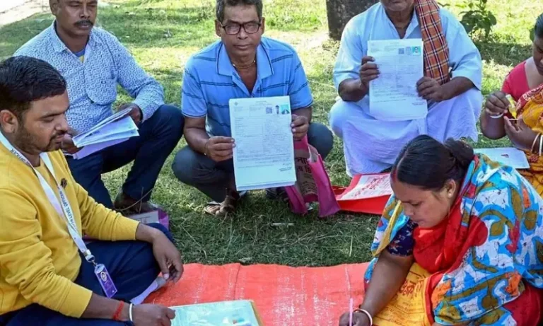 انتخابی فہرست نے 37 سال سے غائب بیٹے کو خاندان سے ملا دیا