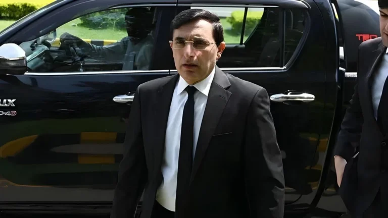 27ویں آئینی ترمیم وفاق کیلئے خطرہ ہے،آپ اداروں کی بنیادیں ہلا رہے ہیں، بیرسٹر گوہر