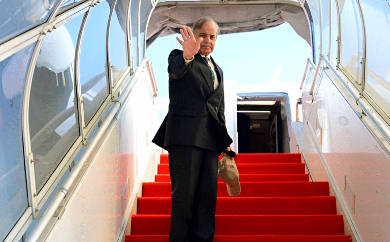 وزیراعظم شہباز شریف سرکاری دورہ آذربائیجان کے لیے روانہ