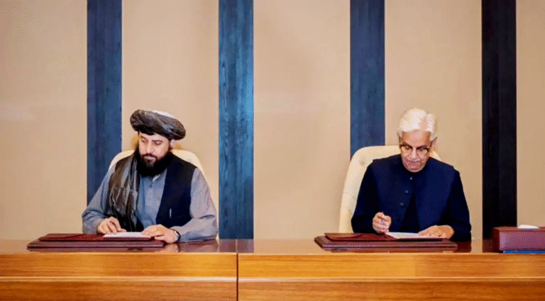 افغانستان کے ساتھ مذاکرات کا تحریری معاہدہ چاہتے ہیں،خواجہ آصف