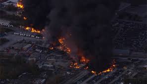 امریکی ریاست کینٹکی میں ایئرپورٹ کے قریب طیارہ گر کر تباہ، 7 افراد ہلاک