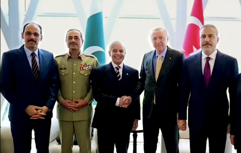 وزیراعظم شہباز شریف کی صدر اردوان سےملاقات، پاک ترک تعلقات مزید مستحکم بنانے پر اتفاق