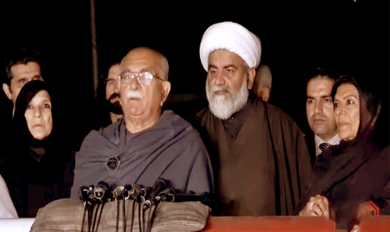 پی ٹی آئی کی بانی سے ملاقات میں رکاوٹ پر شدید ردِعمل، خواتین سے ناروا سلوک کی مذمت