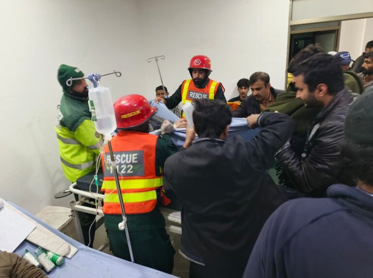 راولپنڈی: کوٹلی ستیاں میں مسافر کوسٹر حادثے کا شکار، ایک طالب علم جاں بحق، 7 زخمی