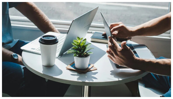 سانس لینے میں دشواری، چھٹی مانگنے پر باس نے ملازم کو کیا کہا؟