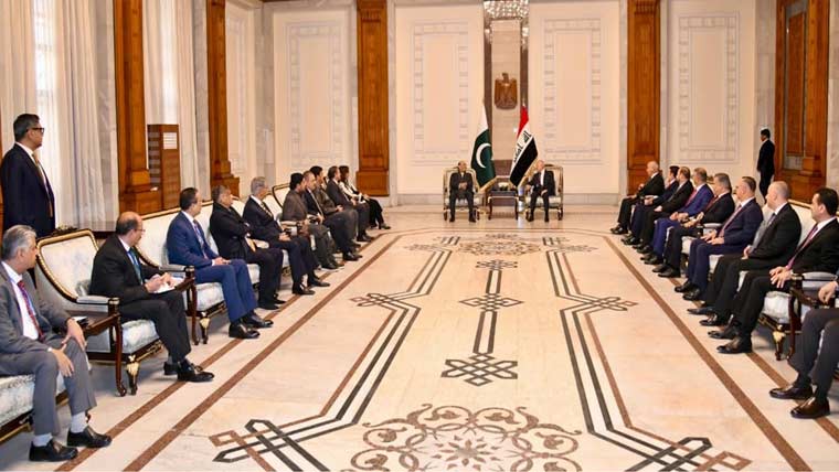 صدر ممکت بغداد پہنچ گئے، عراقی ہم منصب سے ملاقات اور باہمی امور پر تبادلہ خیال