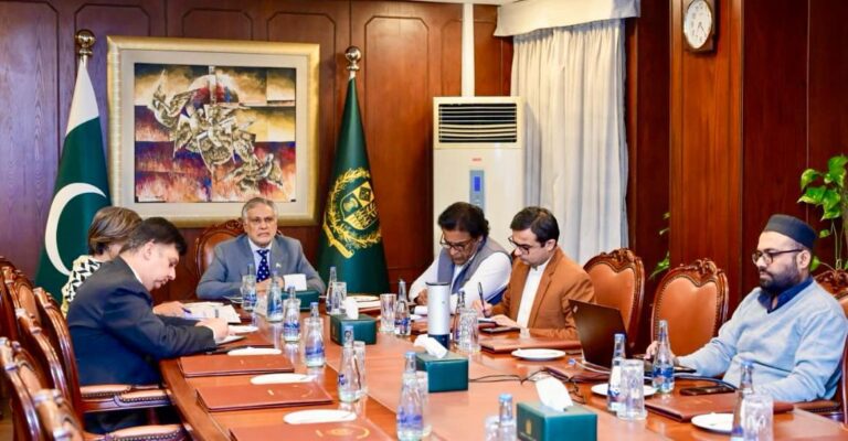 نائب وزیراعظم اسحاق ڈار کی زیرِ صدارت آئی ٹی برآمدات سے متعلق اہم اجلاس