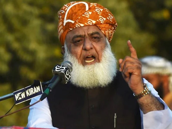 حکومت کا مینڈیٹ جعلی،سوال اٹھاتا ہوں عمران خان گرفتار کیوں ہیں، مولانا فضل الرحمان