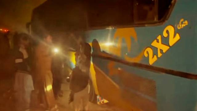 گھوٹکی میں مسافر بس پر ڈاکوؤں کا حملہ، 18 مسافر اغوا