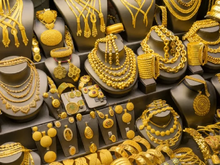 ملک بھر میں سونے کی قیمت میں کمی، چاندی مہنگی ہوگئی