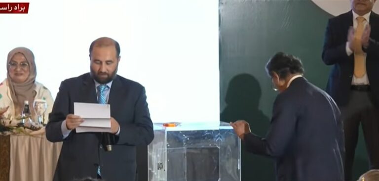 پی آئی اے کی نجکاری: عارف حبیب گروپ کی سب سے زیادہ 135 ارب روپے کی بولی کامیاب