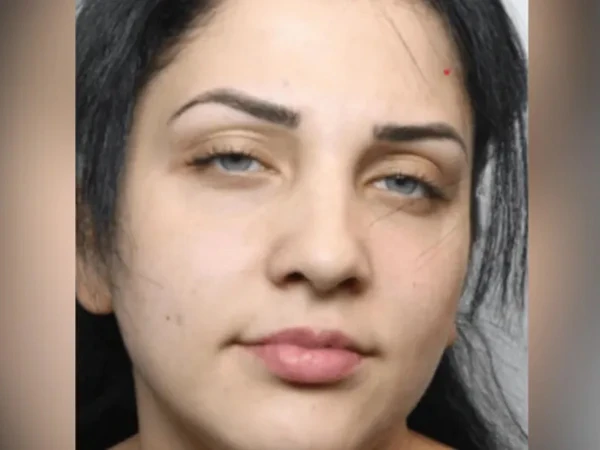 انگلینڈ میں پرفیوم چوری کرنے والی خاتون پر جان لیوس اسٹورز میں پابندی عائد