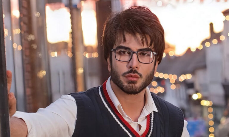 عمران عباس مرحوم والدہ کے لیے لکھی نظم سناتے ہی آنسو روک نہ سکے