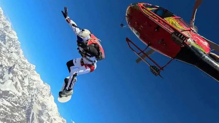 خاتون نے 20 ہزار فٹ بلندی سے کود کر نیا عالمی ریکارڈ قائم کر دیا