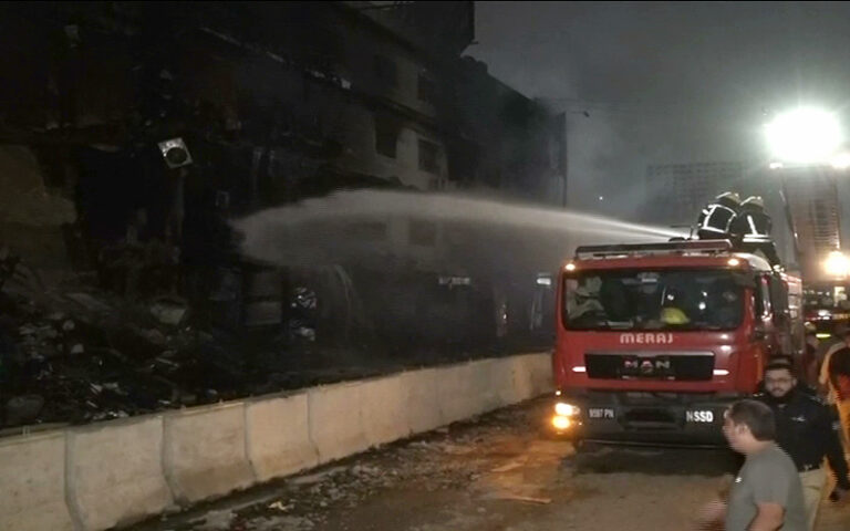 گل پلازہ آتشزدگی: تاجروں نے نقصان کے ازالے اور ریسکیو میں تعاون کا مطالبہ کردیا