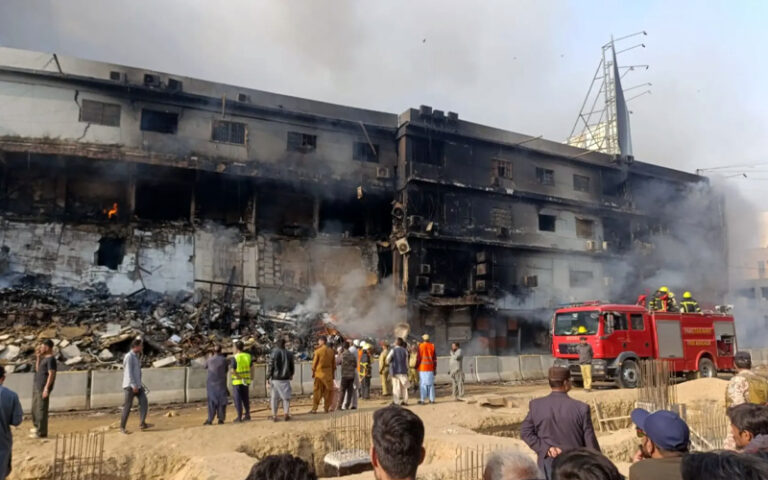 گل پلازہ آگ حادثے میں لاپتہ افراد کی تعداد بڑھ کر 56 ہو گئی