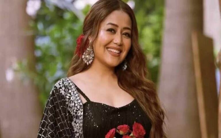 بھارتی گلوکارہ نیہا ککڑ کا کام سے وقفہ لینے کا اعلان، چند منٹ بعد یوٹرن لے لیا