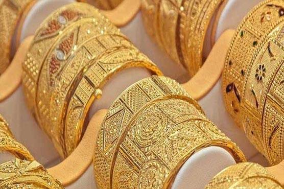 عالمی منڈی: سونے کی قیمت میں کمی، خام تیل کی قیمت 5 ماہ کی بلند سطح پر