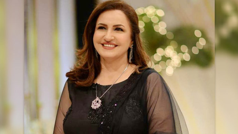 صبا فیصل کی فروٹ چاٹ روٹین نے سوشل میڈیا پر نئی بحث چھیڑ دی