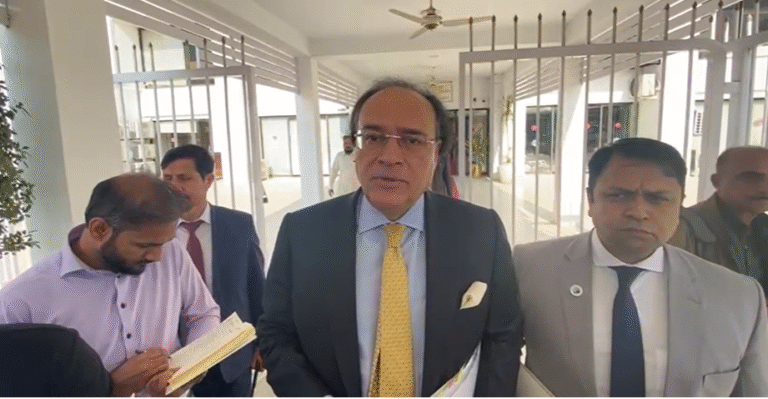 فنانسنگ گیپ اور آئی ایم ایف مذاکرات: وزیر خزانہ محمد اورنگزیب کی پارلیمنٹ ہاؤس میں اہم میڈیا گفتگو