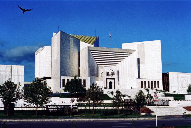 ملاقاتوں پر پابندی:سپریم کورٹ کا ہوم سیکریٹری پنجاب اور سپرنٹنڈنٹ اڈیالہ جیل کو نوٹس جاری