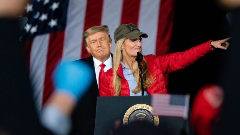 ٹرمپ انتظامیہ کا فیصلہ کن وار: قانونی تارکین وطن کو چھوٹے کاروباری قرضوں سے روک دیا گیا