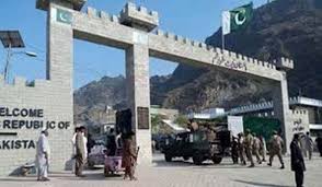 پاک افغان کشیدگی: طورخم بارڈر پر نقل و حرکت معطل، افغان پناہ گزینوں کی واپسی کا عمل رک گیا