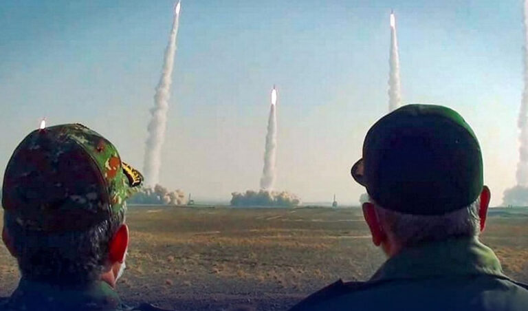 ایران کا اسرائیل کے خلاف جوابی کارروائی کا آغاز، بیلسٹک میزائل داغ دیے