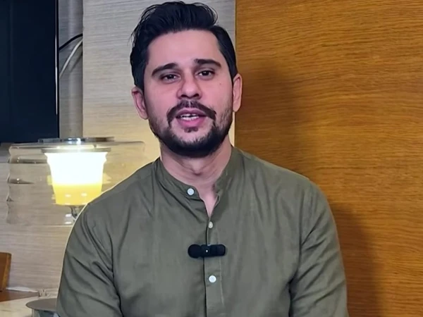 تابش ہاشمی کا بھارت سے شکست پر قومی ٹیم کو ٹرول کرنے کا دلچسپ انداز وائرل