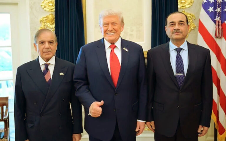 پاکستان افغانستان کے ساتھ ٹھیک کررہا ہے ، مداخلت نہیں کروں گا: صدر ٹرمپ