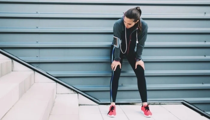 سیڑھیاں چڑھتے ہوئے اکثر افراد کا سانس کیوں پھول جاتا ہے؟