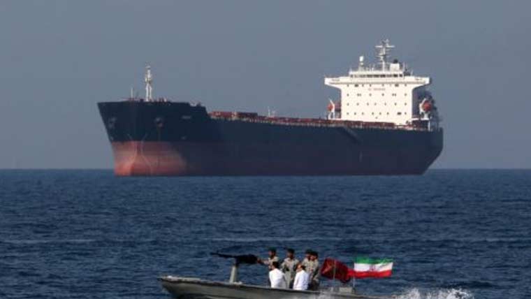 امریکا کا آبنائے ہرمز سے گزرنے والے جہازوں کی حفاظت کرنے سے انکار