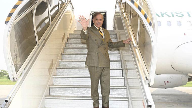 وزیراعظم محمد شہباز شریف چند گھنٹوں کے سرکاری دورہ پر سعودی عرب روانہ