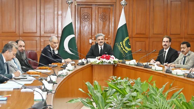 عدالتی اصلاحات پر جائزہ اجلاس، چیف جسٹس پاکستان نے بہتر کیس مینجمنٹ کو سراہا