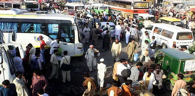 پٹرولیم بحران: گڈز کے بعد پبلک ٹرانسپورٹرز نے بھی عوام پر کرایہ بم گرا دیا