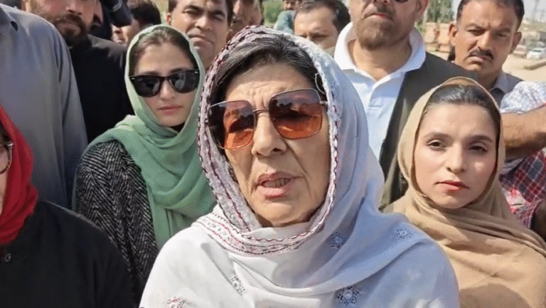 “عدالتی حکم کہیں اور سے آیا، بانی پی ٹی آئی کی بیماری چھپائی جا رہی ہے”علیمہ خان