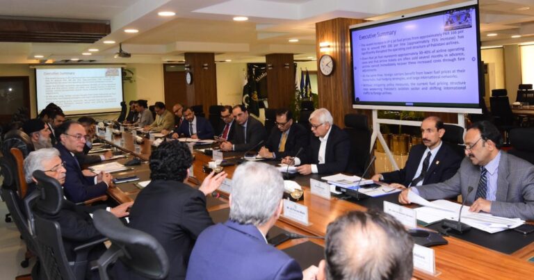 اولین ترجیح پیٹرول کی بلاتعطل فراہمی ہے،پاکستان میں سپلائی مستحکم ہے، وزیرخزانہ