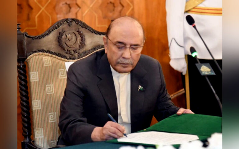 یومِ پاکستان پریڈ منسوخ، صدر مملکت نے سمری کی منظوری دے دی