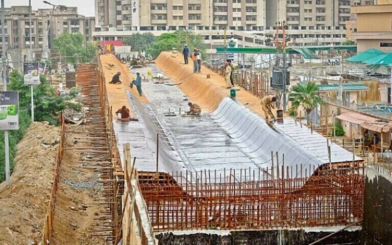 وفاقی حکومت کا ترقیاتی بجٹ میں 100 ارب روپے کی کمی کا فیصلہ