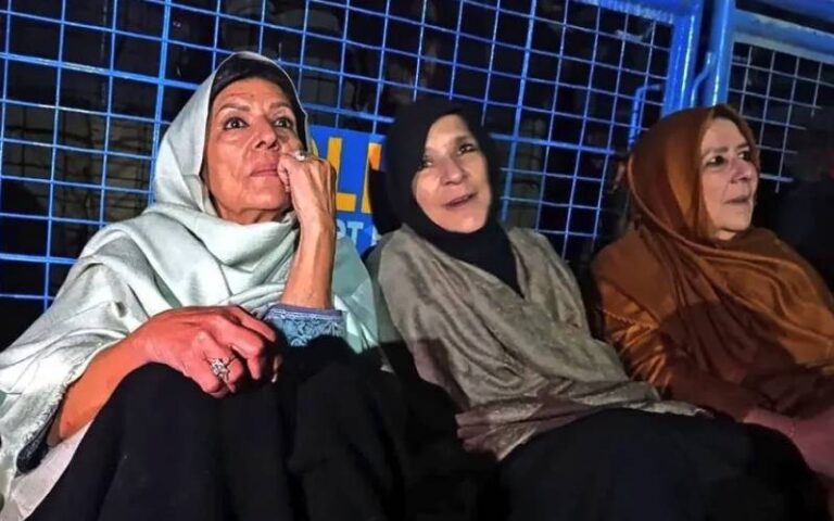 راولپنڈی: عمران خان کی بہنوں کا گورکھپور ناکے پر دھرنا 7 گھنٹے بعد ختم