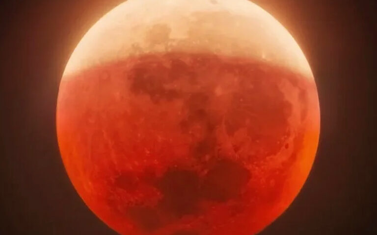 رواں سال کا پہلا مکمل چاند گرہن آج ہوگا، پاکستان سمیت مختلف ملکوں میں دیکھا جاسکے گا