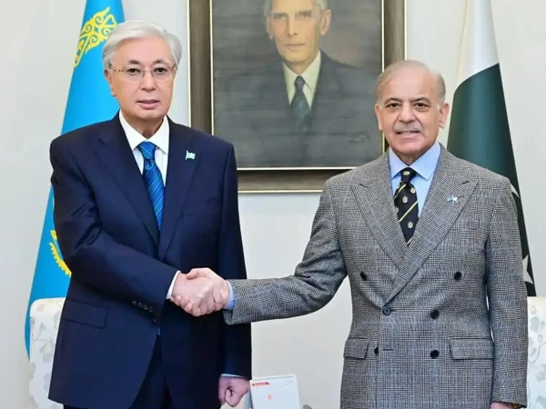 وزیراعظم کی قازقستان کے صدر سے ٹیلی فونک گفتگو؛ کامیاب آئینی ریفرنڈم پر مبارکباد