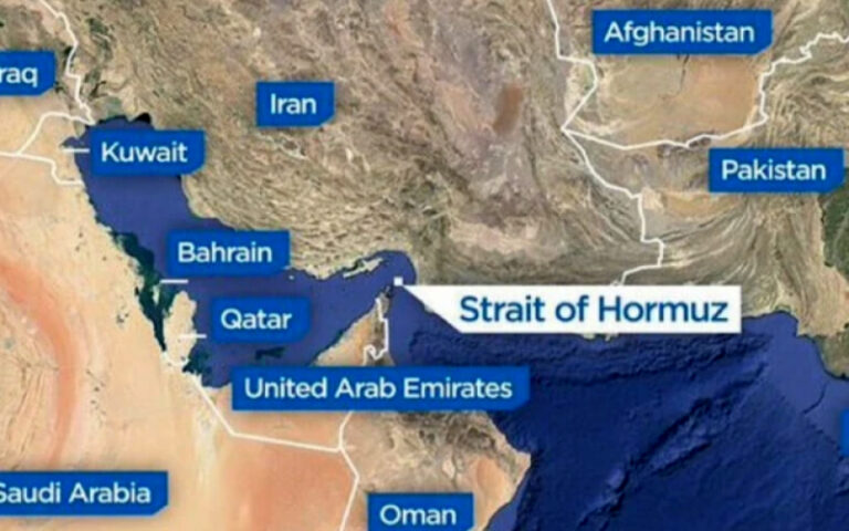 امریکی صدر ڈونلڈ ٹرمپ کا آبنائے ہرمز کھلوانے کا فیصلہ