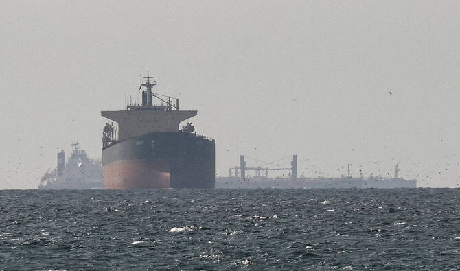 پاکستانی پرچم والے آئل ٹینکر نےآبنائے ہرمز عبورکرلی، امریکی جریدے کی رپورٹ