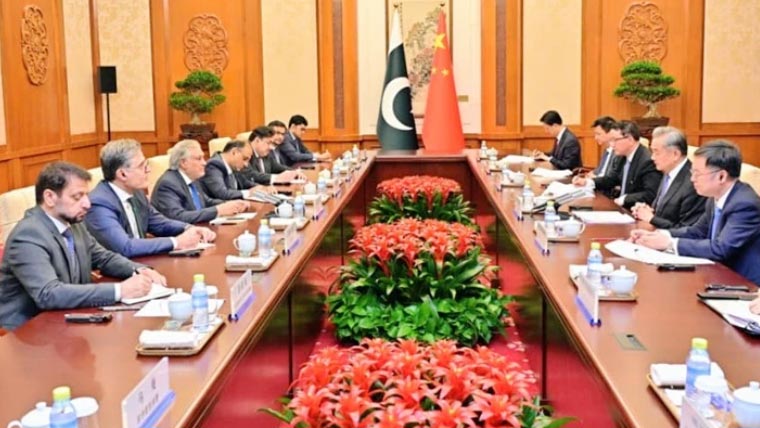 اسحاق ڈار کی چینی وزیر خارجہ سے ملاقات، امن کیلئے 5 نکاتی ایجنڈے پر اتفاق