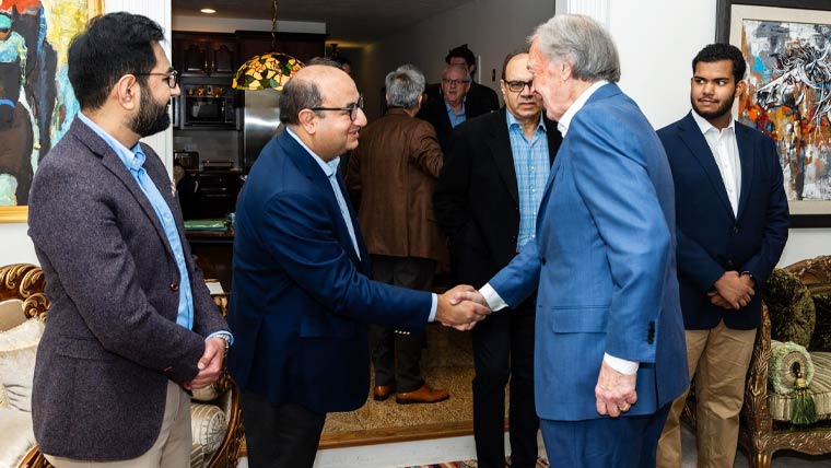 امریکی سینیٹر ایڈورڈ مارکی کی ڈائریکٹر ورلڈ بوسٹن شاہد خان سے ملاقات، امن عمل کیلئے خراجِ تحسین