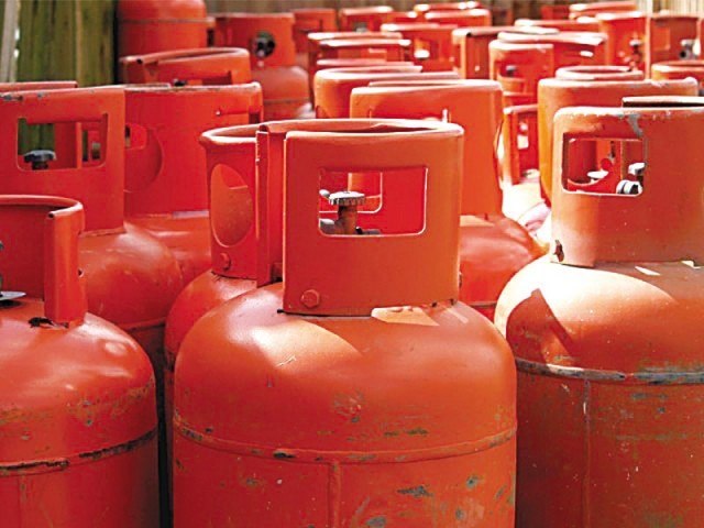 مہنگائی کاطوفان، عوام ایل پی جی 500روپے فی کلو میں خریدنے پرمجبور