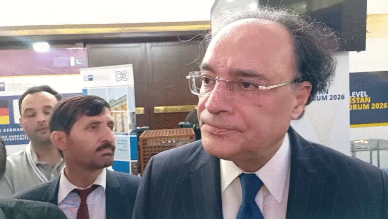 بجٹ مشاورت مکمل، مئی کے وسط میں آئی ایم ایف مشن پاکستان آئے گا؛ وفاقی وزیرِ خزانہ